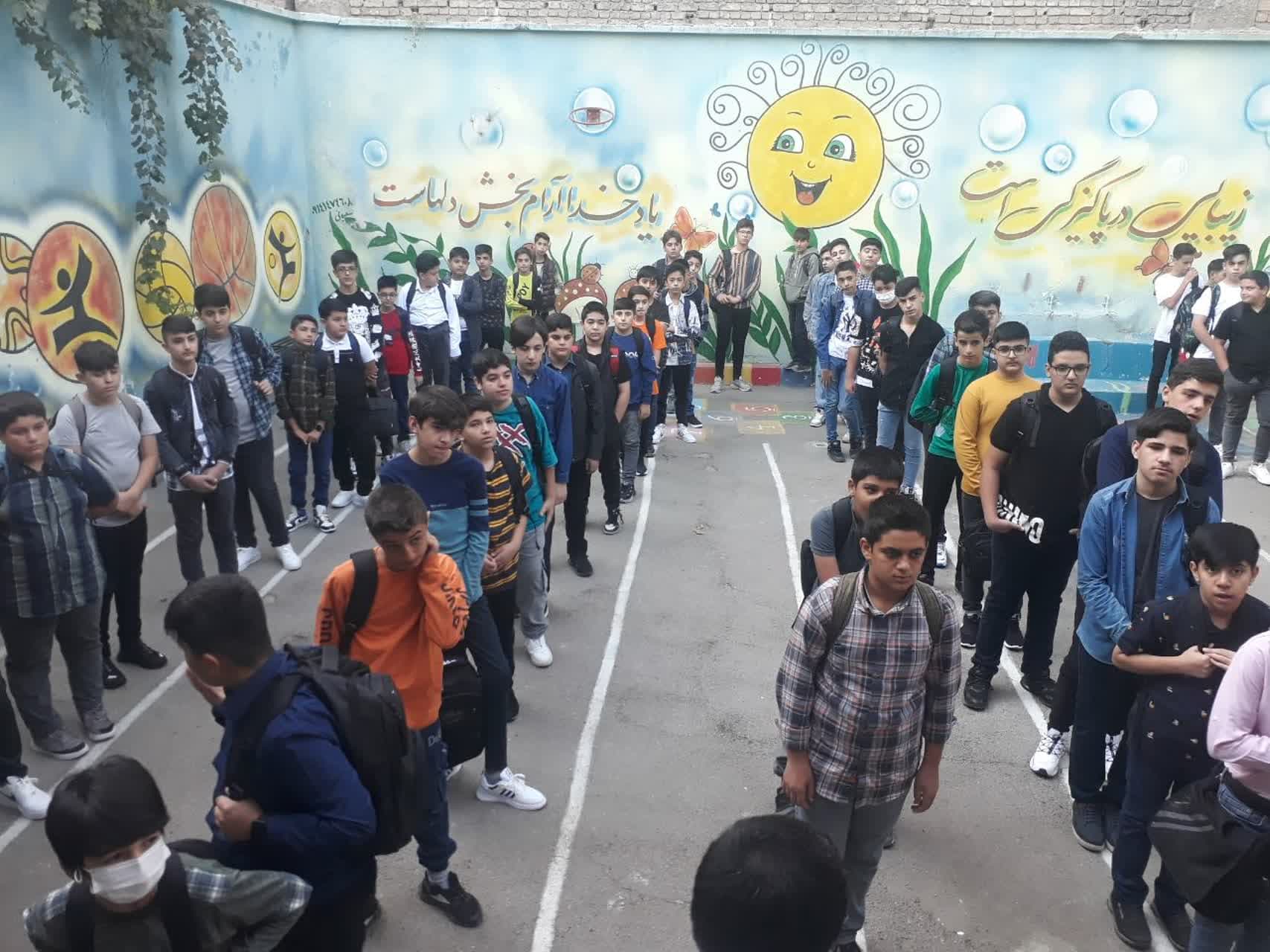  دبیرستان دوره اول پدیده