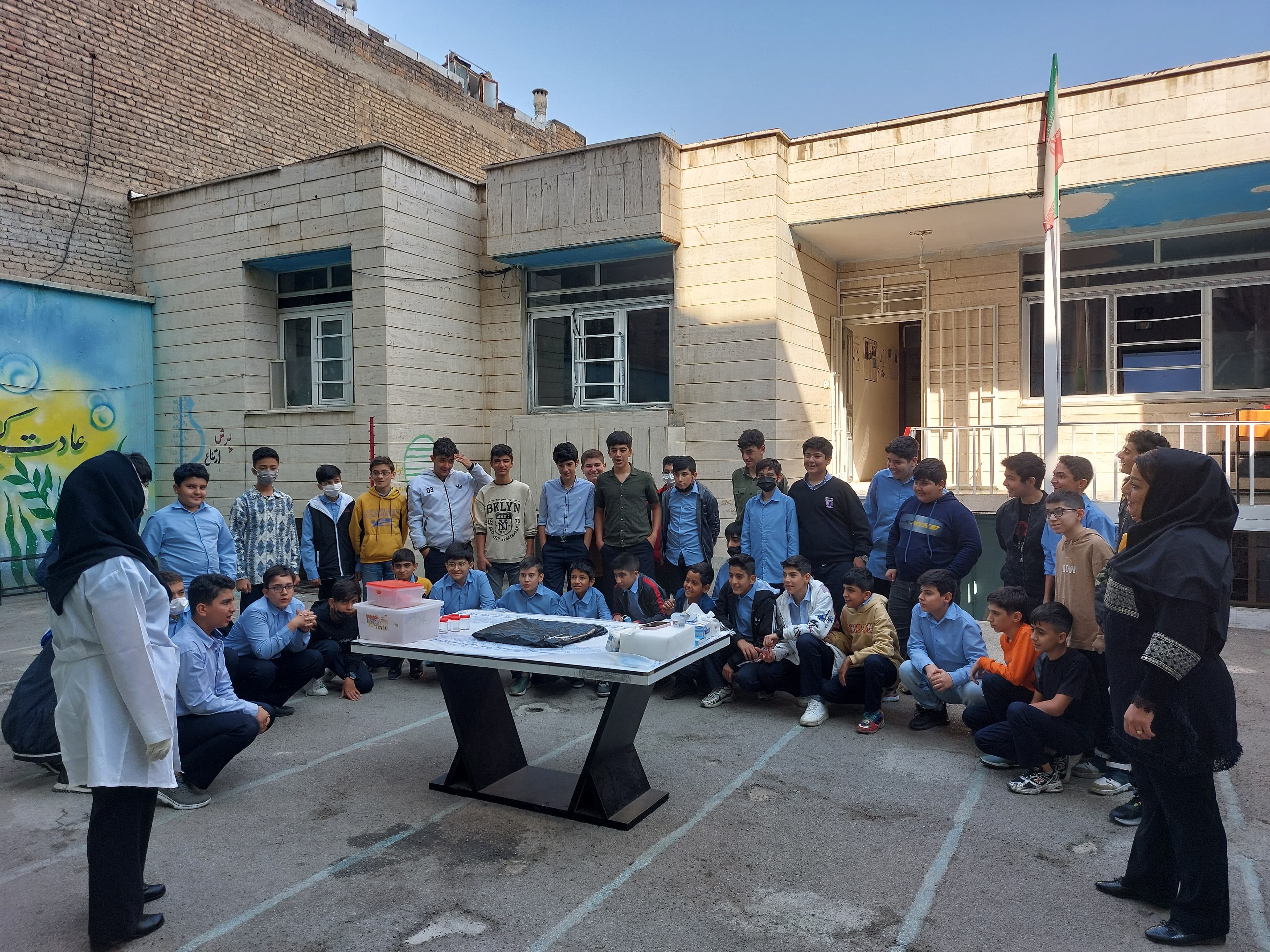 دبیرستان دوره اول پدیده