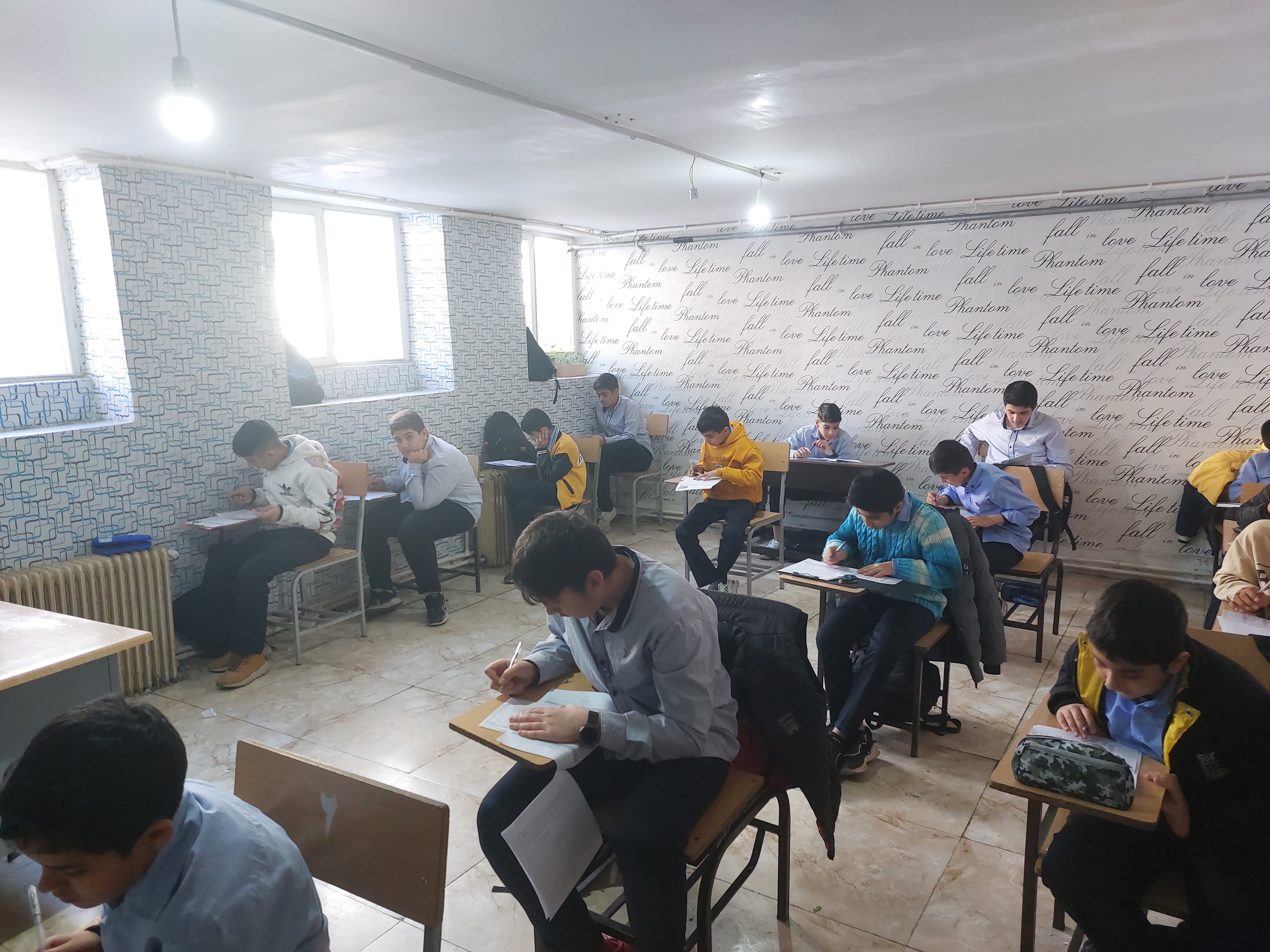 دبیرستان دوره اول پدیده